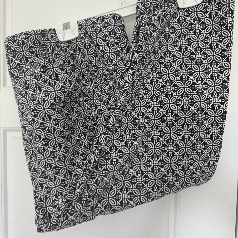 Black and White Geometrical Pattern Crop Leggings Sz 2X
